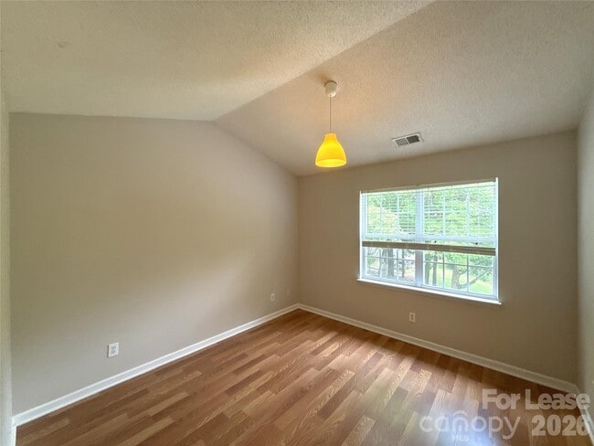 Building Photo - 747 Mountainwater Dr