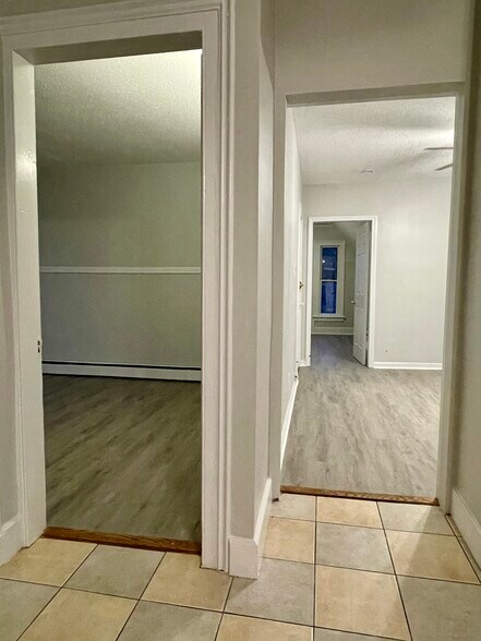 Building Photo - 93 Hungerford St