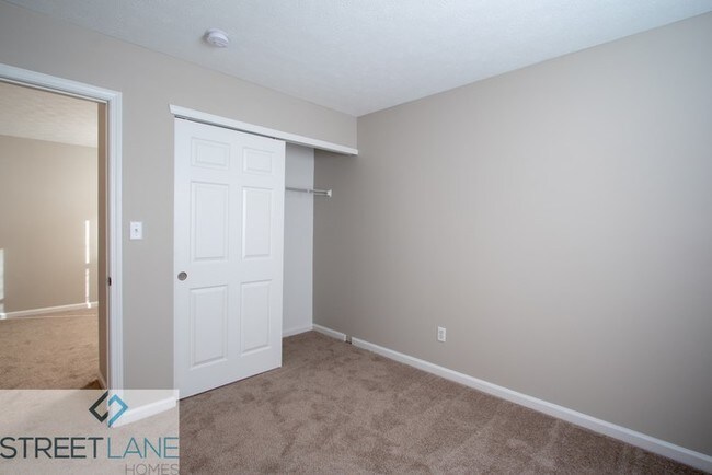 Building Photo - REDUCED!