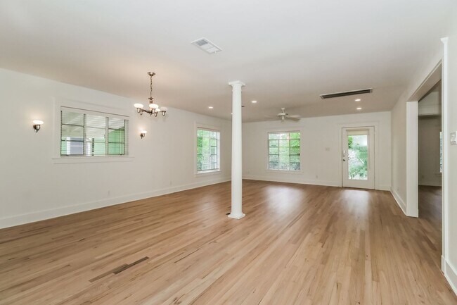 Building Photo - Amazing opportunity in the heart of Centra...