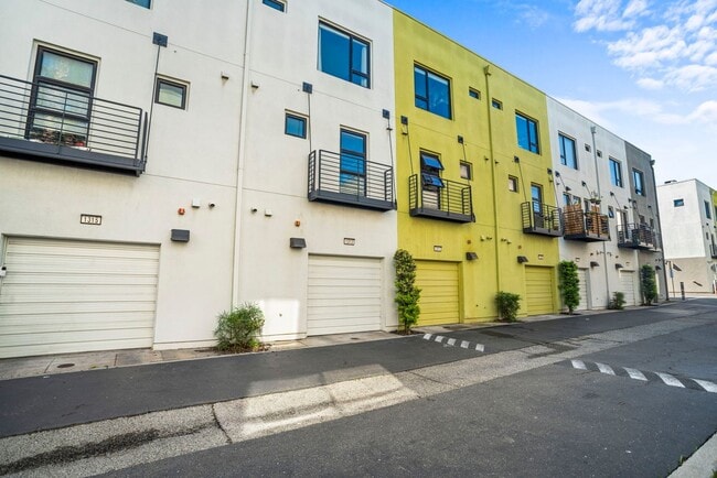 Building Photo - Townhome with EV Ready Garage!