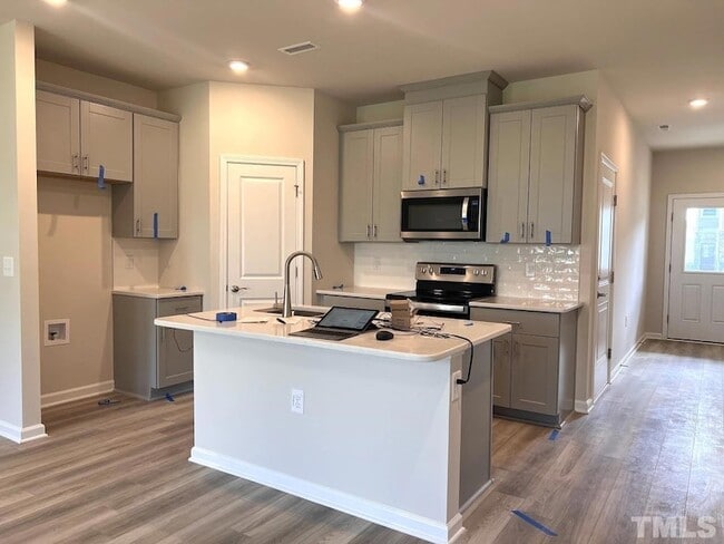Building Photo - 926 Field Ivy Dr