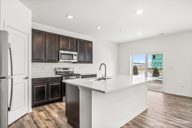 Building Photo - 142 Henderson St