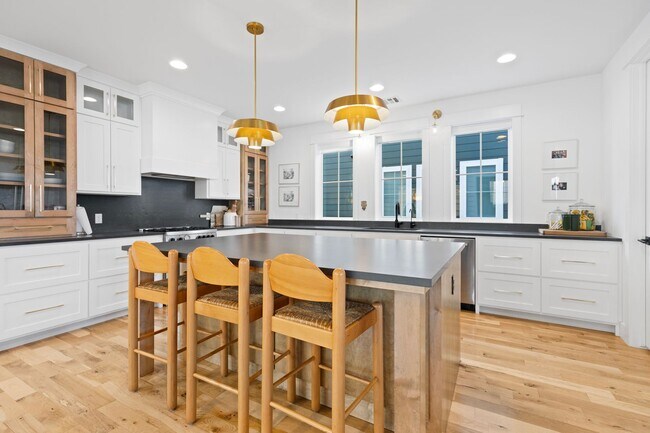 Building Photo - Luxury Rental in the Heart of the Rose District