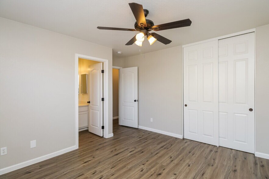 Building Photo - 6079 S Wilson Dr