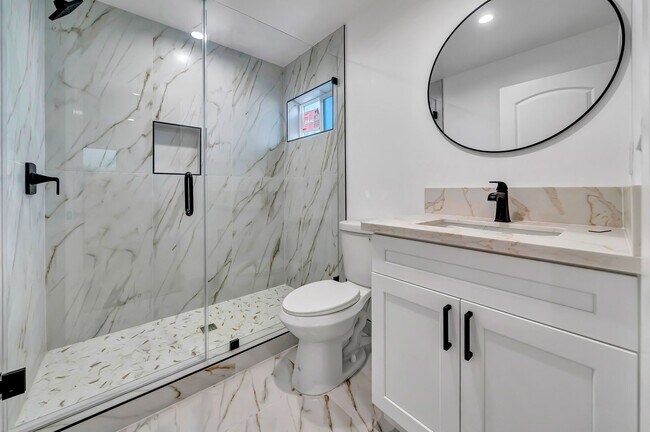 Building Photo - 11845 Hamlin St