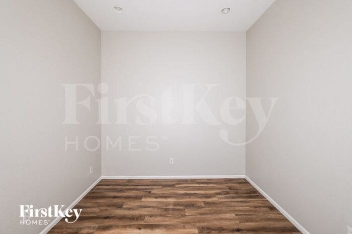 Building Photo - 1809 S 123rd Dr
