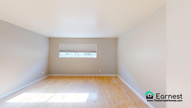 Building Photo - 3 + 2 Bright and Spacious Condo Near Ventu...