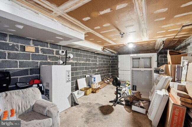 Building Photo - 409 Naomi St