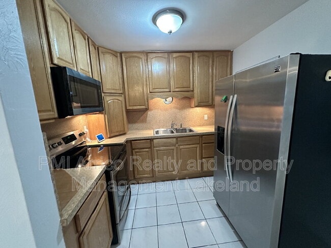 Building Photo - 2265 3rd St NE