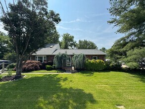 Building Photo - Beautiful 3 Bed 2.5 Bath Single Family Hom...
