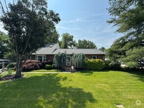Building Photo - Beautiful 3 Bed 2.5 Bath Single Family Hom...