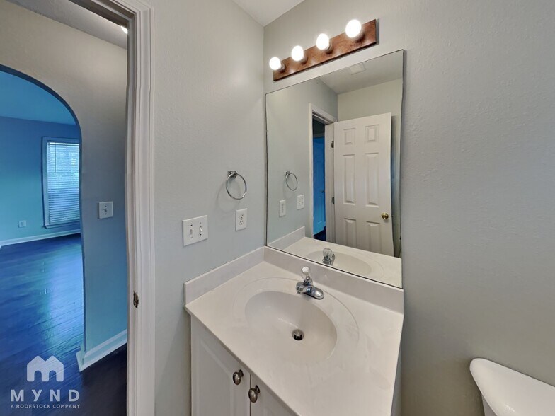 Building Photo - 378 Walker Way