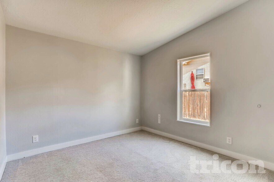 Building Photo - 1299 Mobile St