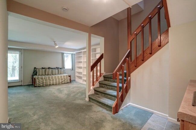 Building Photo - 71 Amity Dr