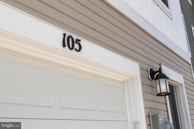 Building Photo - 105 Milburn Dr