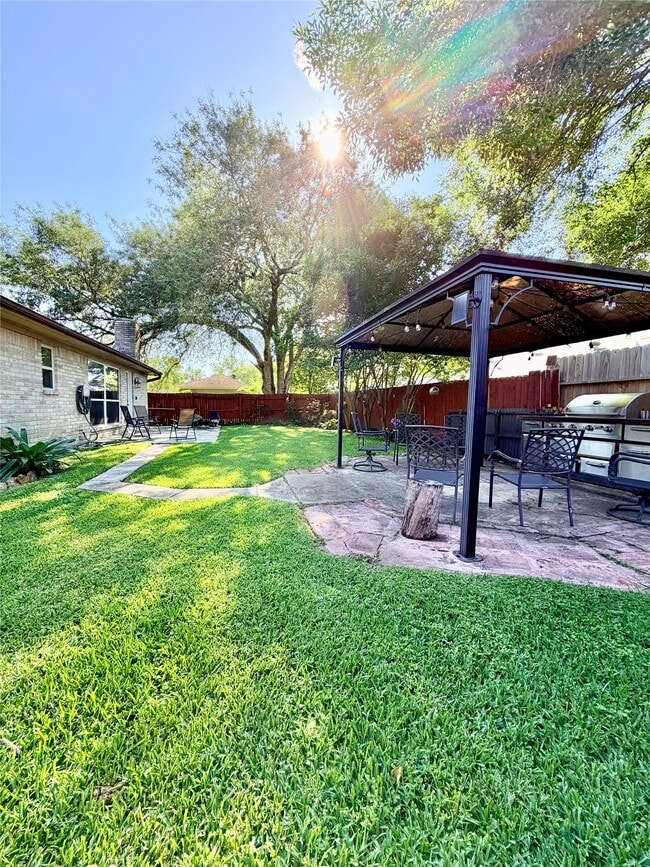 Building Photo - 6610 La Puente Dr