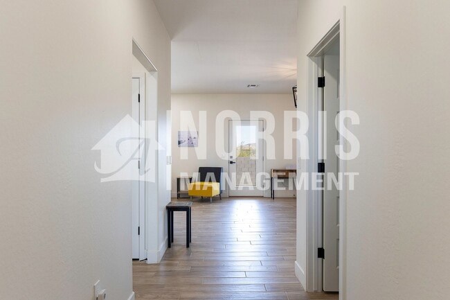 Building Photo - Beautiful Upgraded Home with Furnishings i...