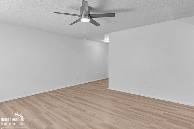 Building Photo - Cozy 2Bdm 1Ba Townhome in Great Location