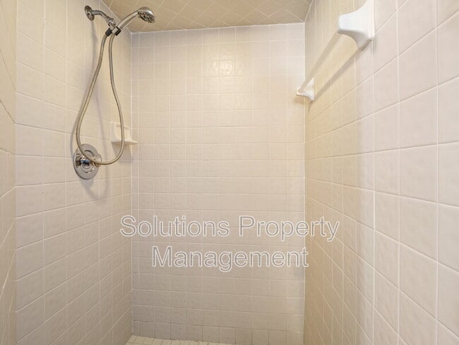 Building Photo - 751 Greenwood Manor Cir