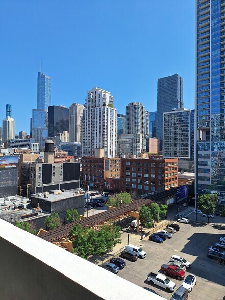 Building Photo - 630 N Franklin St