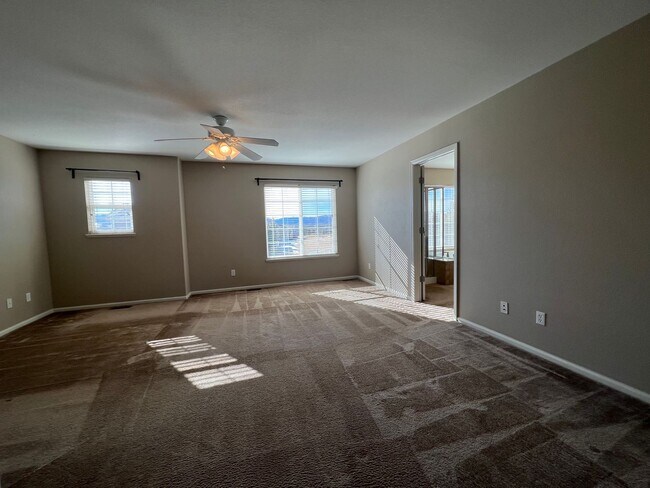 Building Photo - Beautiful 3 Bdrm, 2.5 bath Home in quiet neighborhood