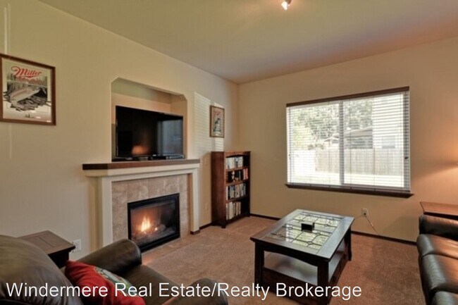 Building Photo - 3 br, 2.5 bath House - 6929 61st Dr NE