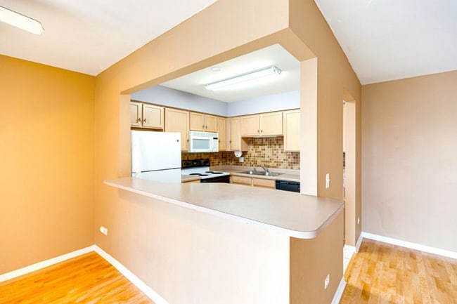 Building Photo - 219 W Ct of Shorewood