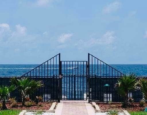 Beach gate - 1239 Hillsboro Mile