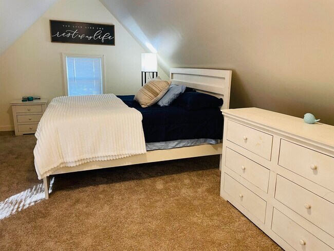 Building Photo - 17 Arch St