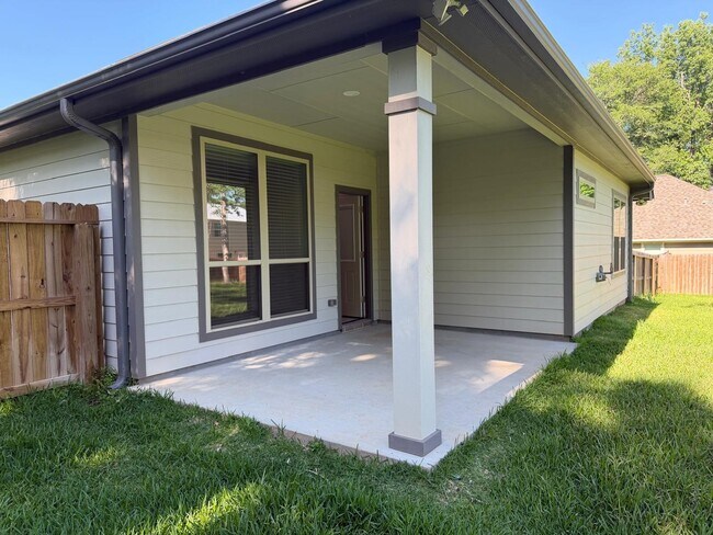Building Photo - 11158 Lake Dr W