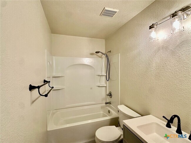 Building Photo - 3303 Solomon Dr