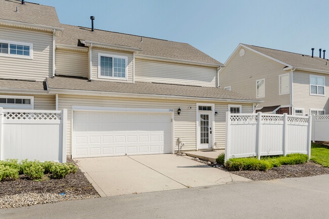 Building Photo - Beautiful brick townhome in Fishers’ Hannover