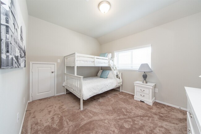 Building Photo - 8723 Arbor Trail Dr