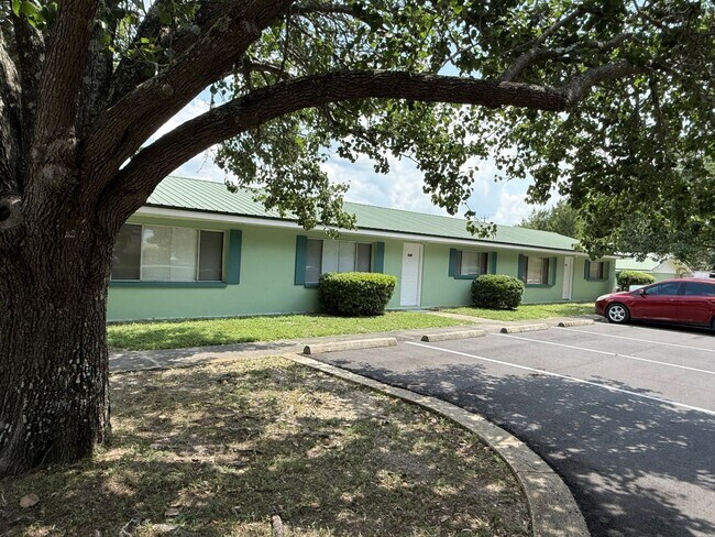 Building Photo - 563 Florosa Ct