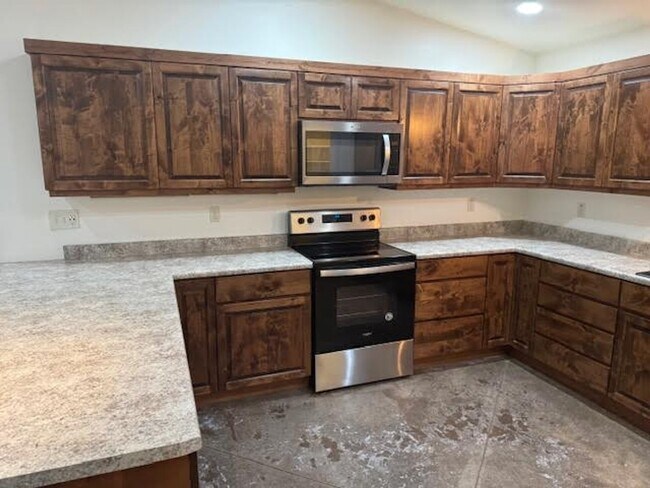 Building Photo - Cute Ranch Style 3 Bedroom 2 Bath Home In ...
