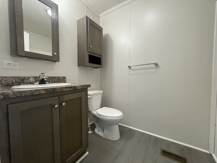 Building Photo - 15835 Marentette Dr