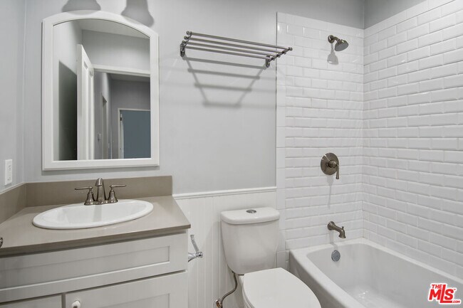 Building Photo - 111 S Harper Ave