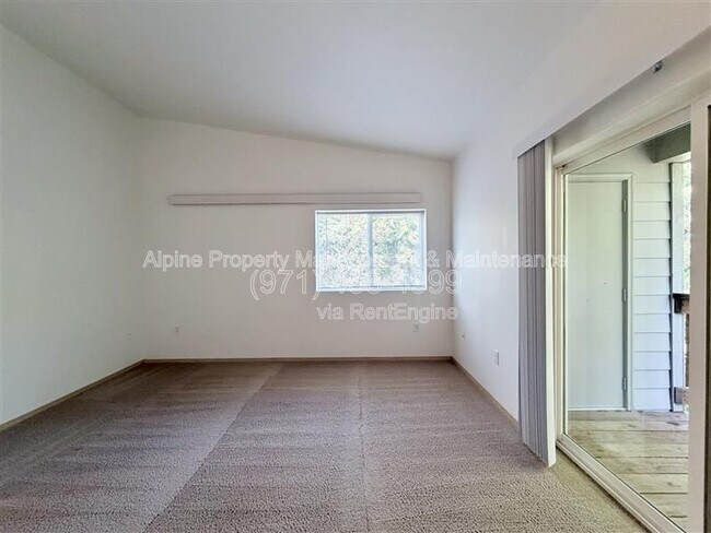 Building Photo - 10020 SW 125th Ave