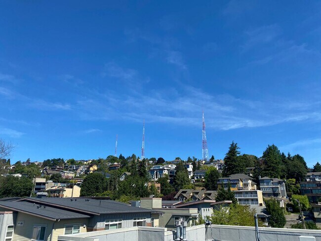 Building Photo - Contemporary Queen Anne Studio in Phenomenal Location!!!
