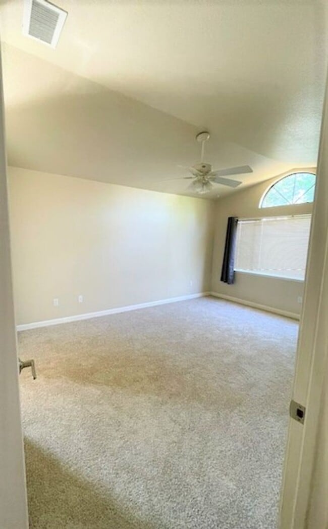 Building Photo - Nicely updated and well maintained home in the Meadowhawk subdivision!