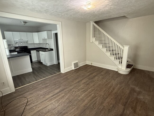 Building Photo - 325/327 3rd St NE