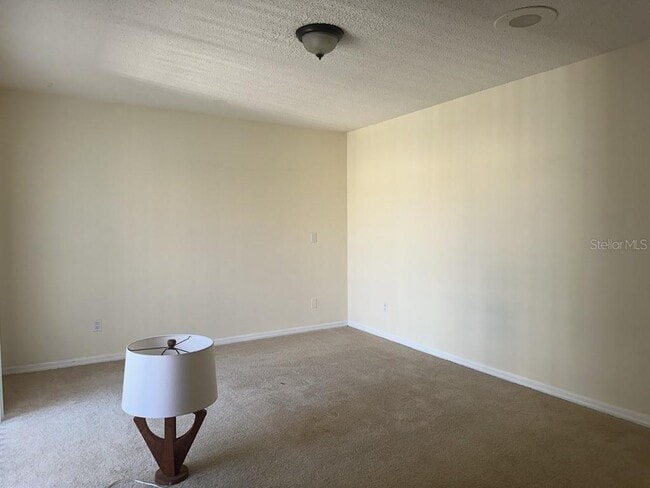 Building Photo - 15206 W Pond Woods Dr