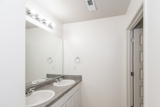 Building Photo - Spacious 5-Bedroom Home in Grovetown, GA