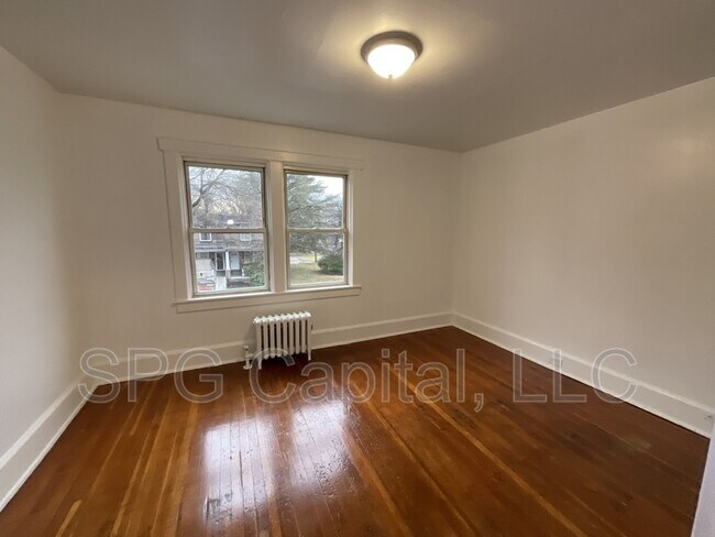 Building Photo - 2006 Holly St