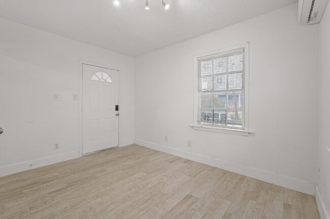 Building Photo - 1415 Church St