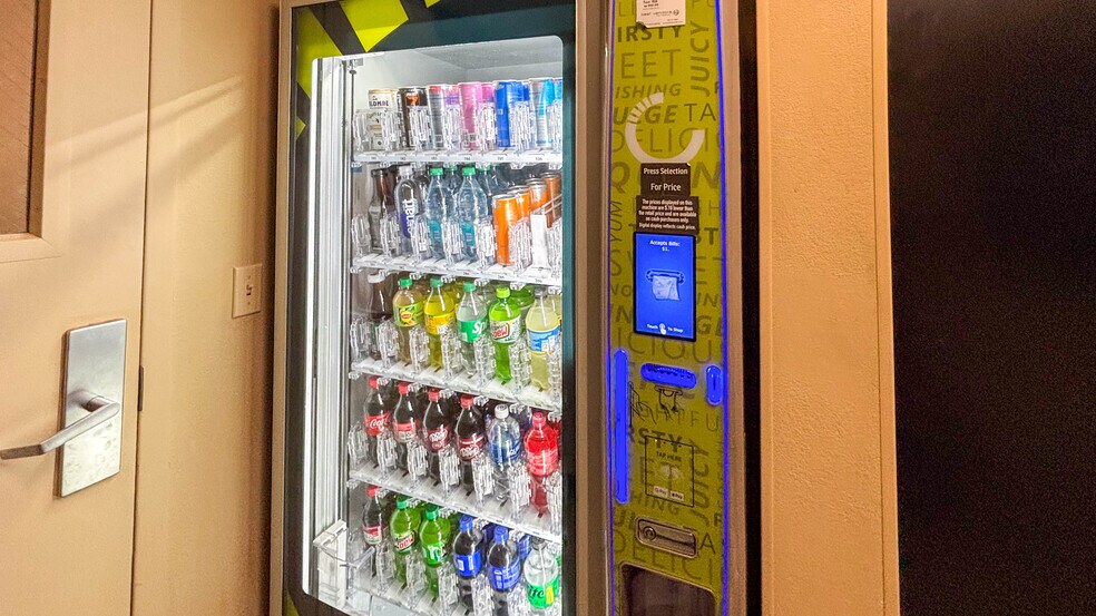 Building Photo - 530 Woods Lake Rd