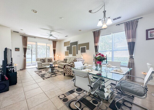 Building Photo - Furnished Rental in Golf Cart District!