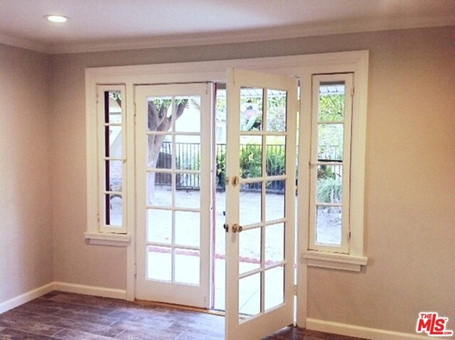 Building Photo - 1112 E Lexington Dr