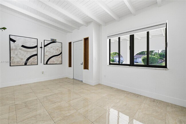 Building Photo - 10845 Peachtree Dr